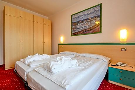 Standard Double or Twin Room with Balcony and Garden View