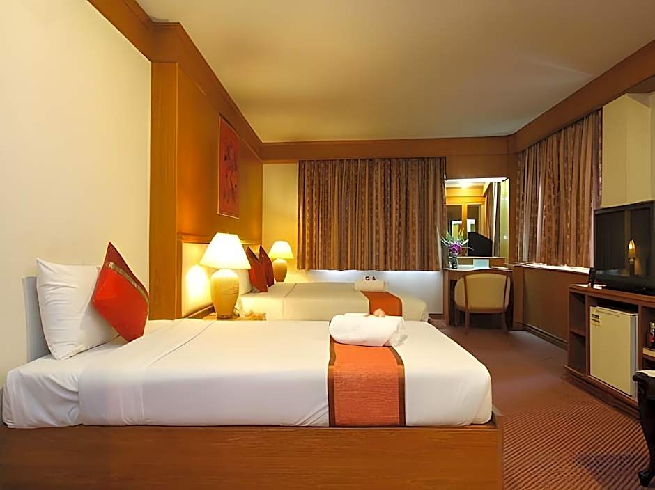 Silom Avenue Inn Hotel