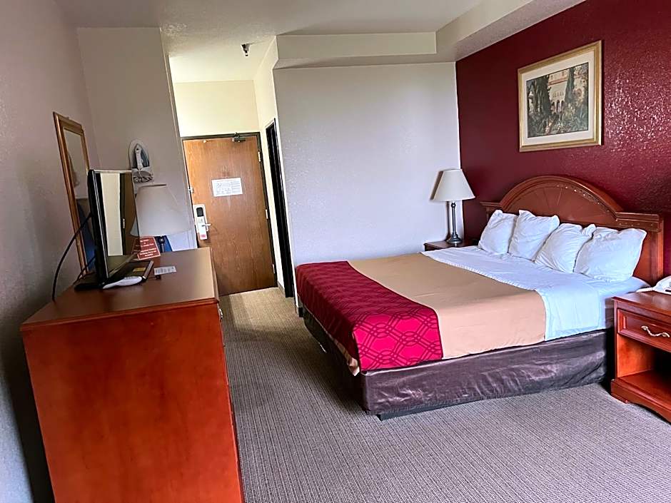 Photo 1 of 4 of 1 King Bed, Accessible