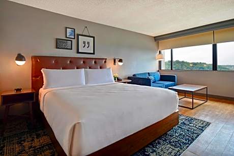 Deluxe Guest room, 1 King, Sofa bed