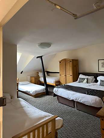 Large Family Room (5 Adults)