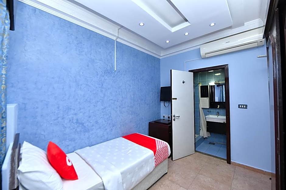 OYO 137 Marina Hotel