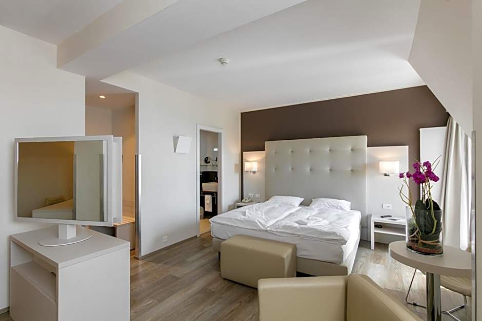 Junior Suite, Balcony — 4 fotoğraftan 1. fotoğraf