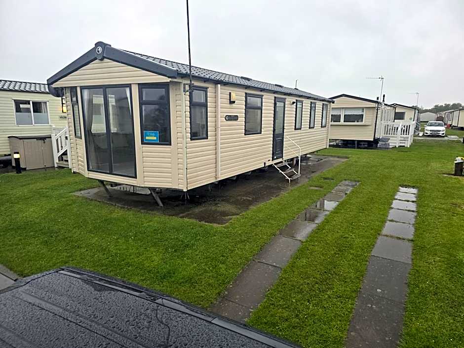 Lyons robin hood caravan 43SW