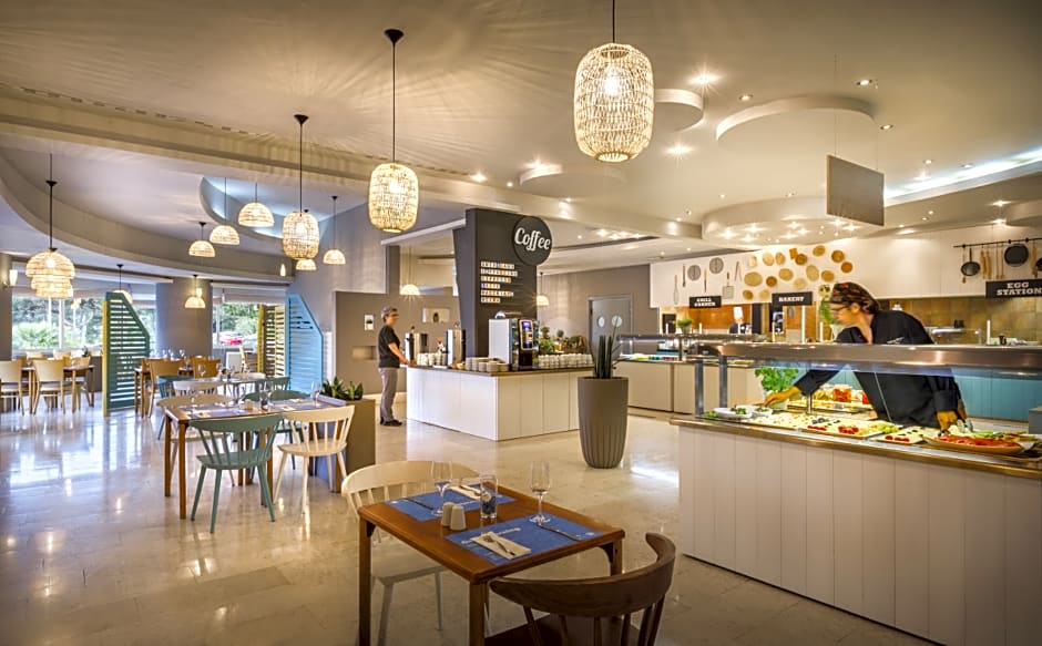 Miramar Sunny Hotel & Residence