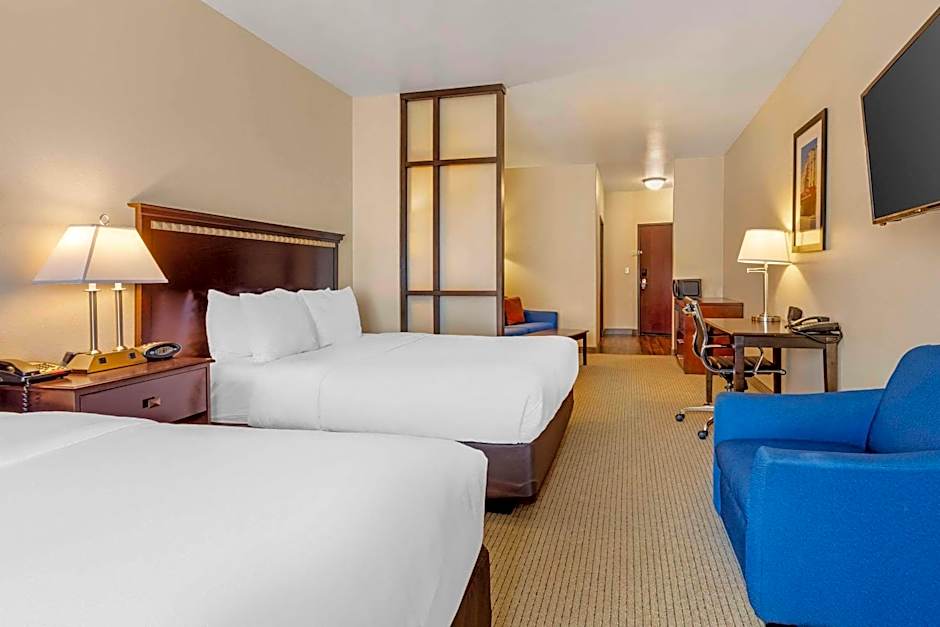 Comfort Suites Palestine