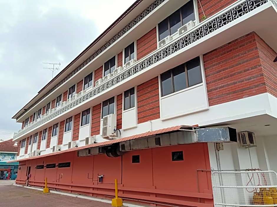 Borneo Suites Hotel
