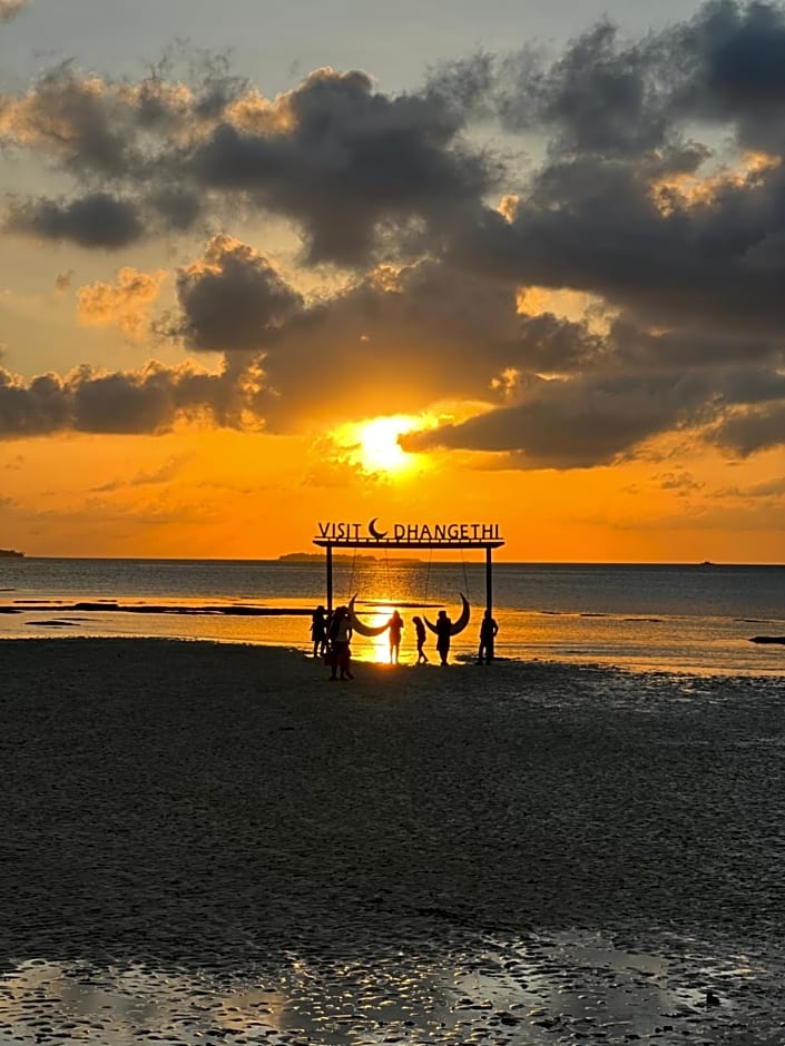 La Luna Boutique Dhangethi