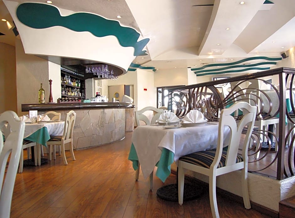 Porto Novo Hotel & Suites