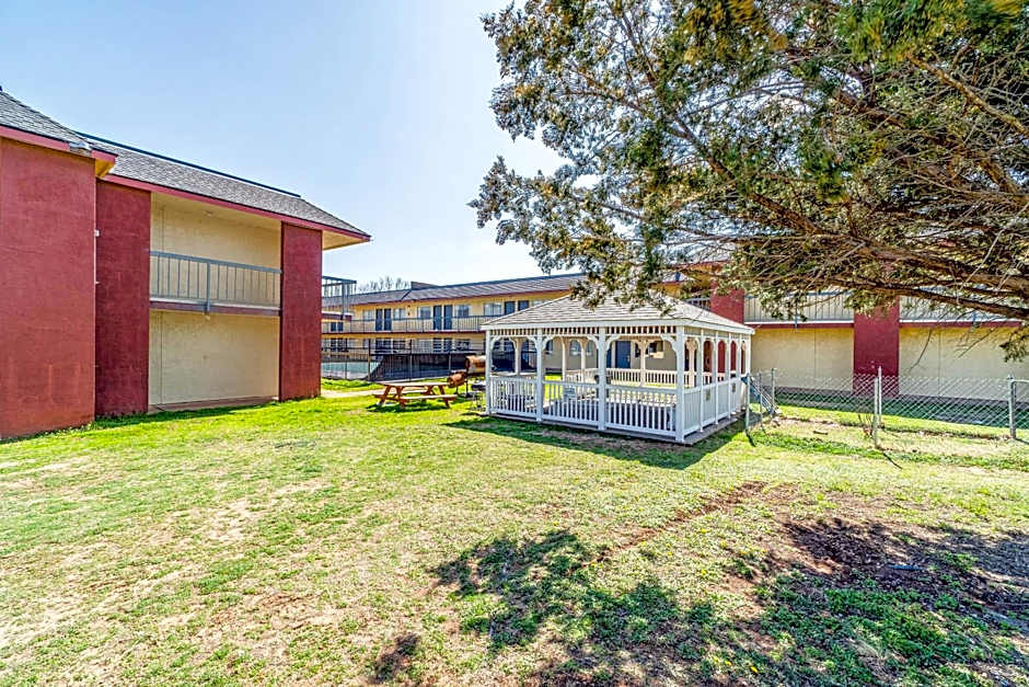 Castle Inn & Suites By OYO Chickasha