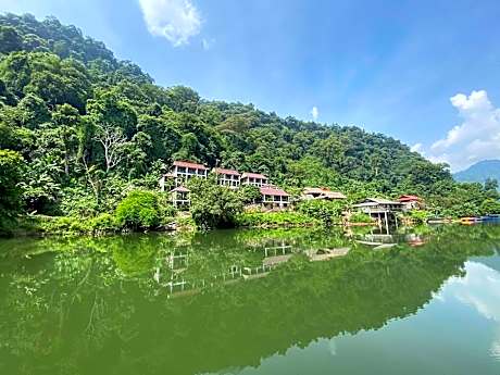 Ba Be Lakeside Bungalow