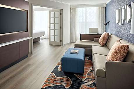 One-Bedroom Conference King Suite