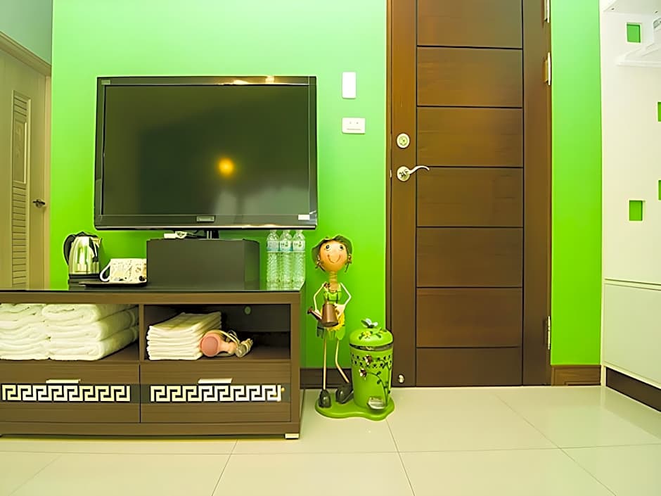 Jen Ti Rainbow House