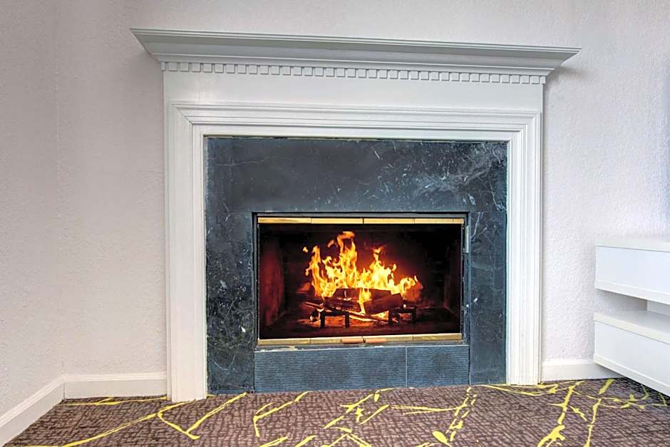 The Roslyn, Tapestry Collection by Hilton