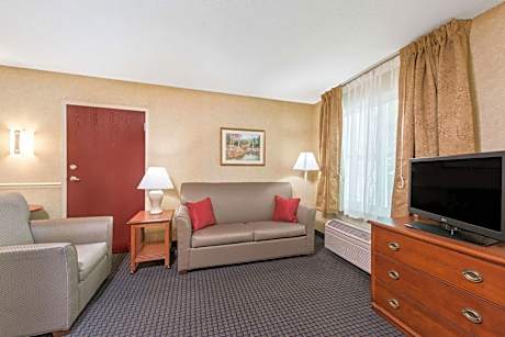 Queen Suite with Sofa Bed  - Disability Access