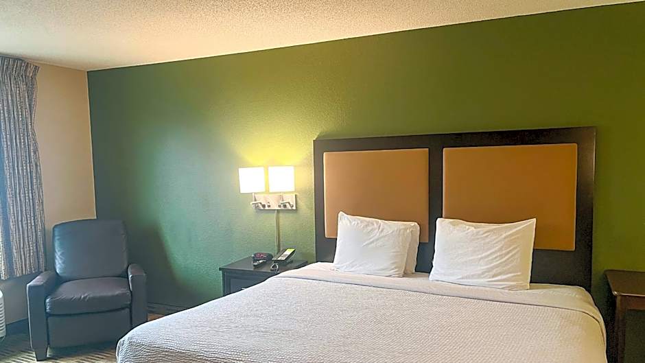 Studio 6 Chantilly VA Washington Dulles Airport