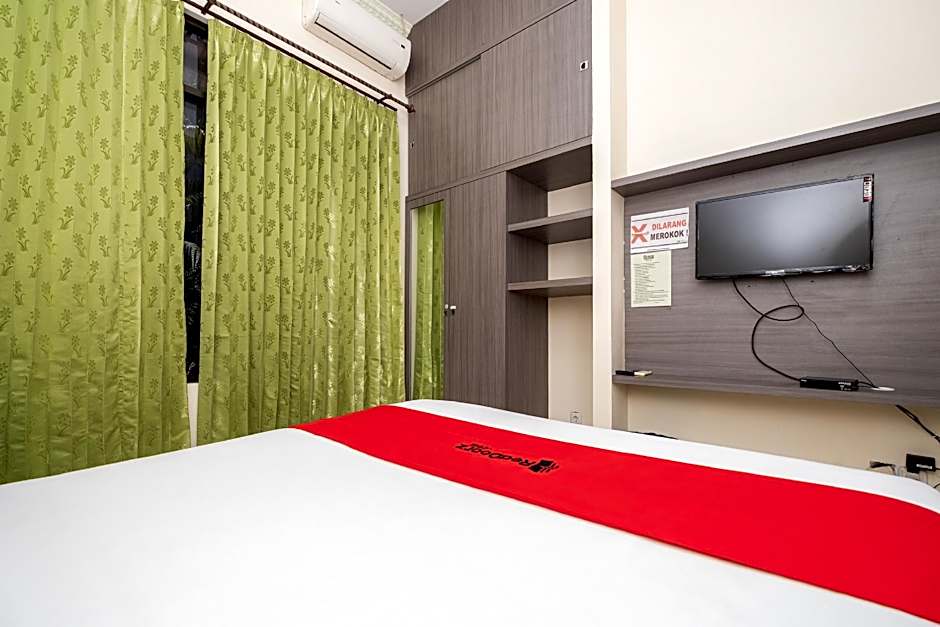 RedDoorz Plus @ Grace Residence Surabaya