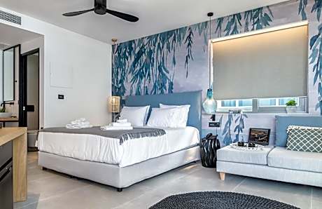 Deluxe Double Room with Side Sea View