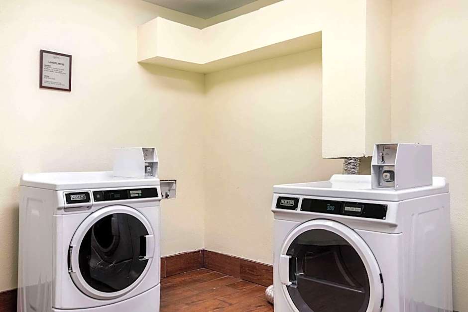 La Quinta Inn & Suites by Wyndham Emporia