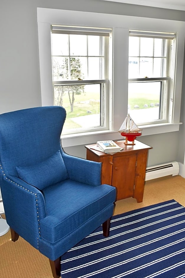 East Wind Inn & Suites