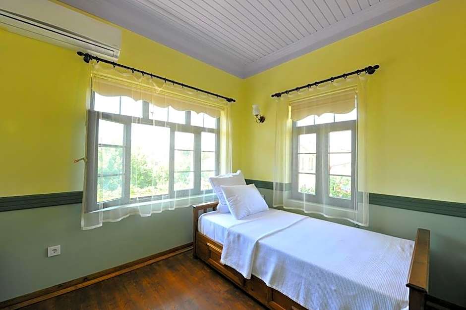 Petrino Gokceada Hotel Kitchen