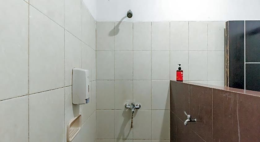 RedDoorz near Taman Kota Lapang Merdeka Sukabumi