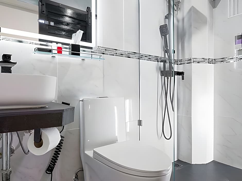 Thonglor Suites Hotel