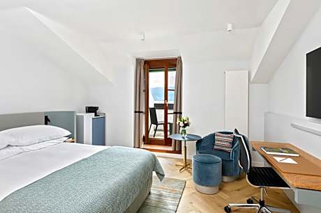 Executive Double Room with Lake View