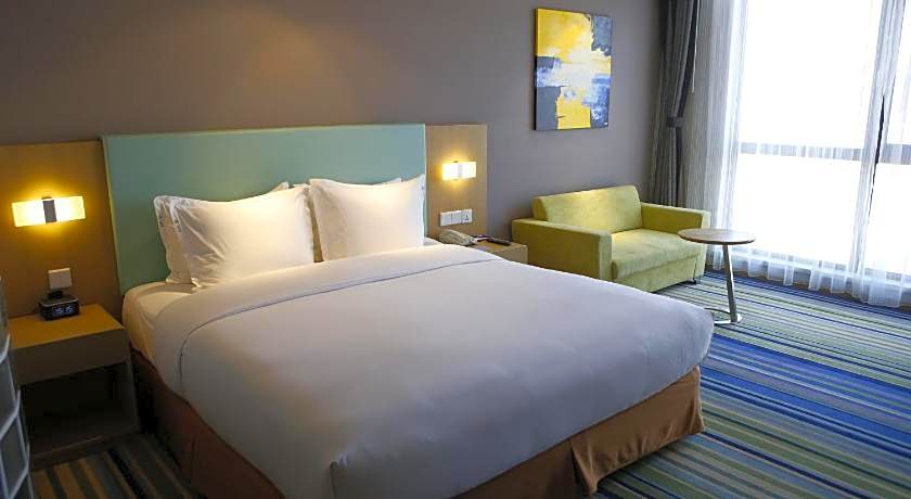 Holiday Inn Express Yingkou Onelong Plaza By IHG