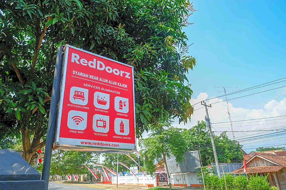 RedDoorz Syariah near Alun Alun Kajen