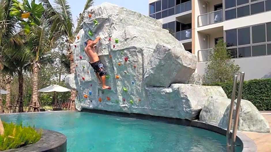 Sea View Spacious Condo At Pattaya