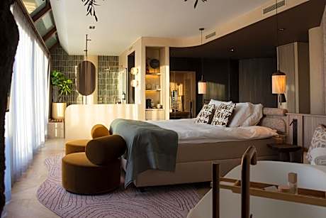 Royal Sauna Suite with Spa Access