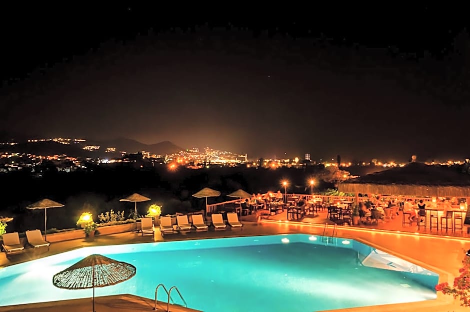 4reasons hotel + bistro | 12+