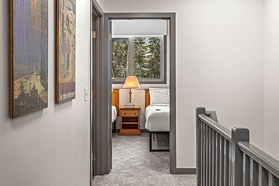 Mystic Chalet managed by Little Sister Getaways