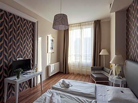 Double Bed