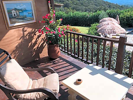 Deluxe Double Room (2 Adults + 1 Child)