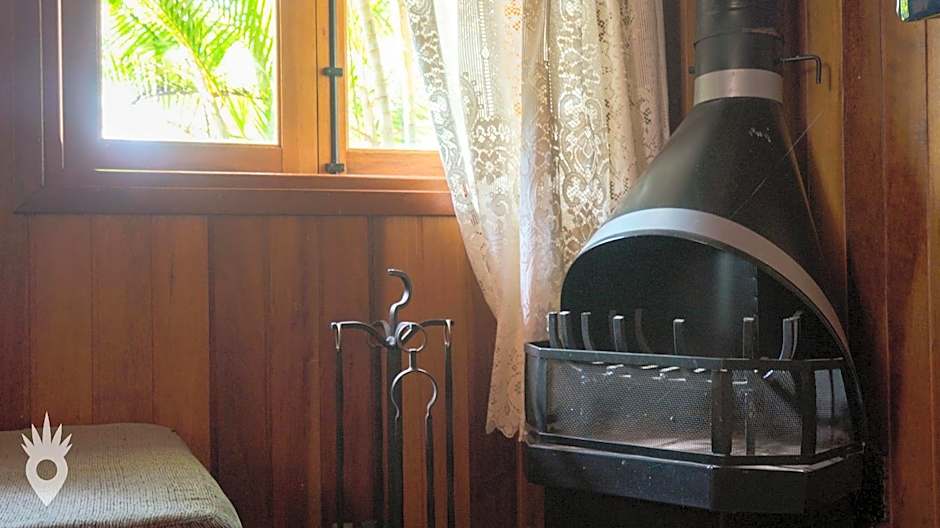 Chalé europeu com vista para natureza no interior