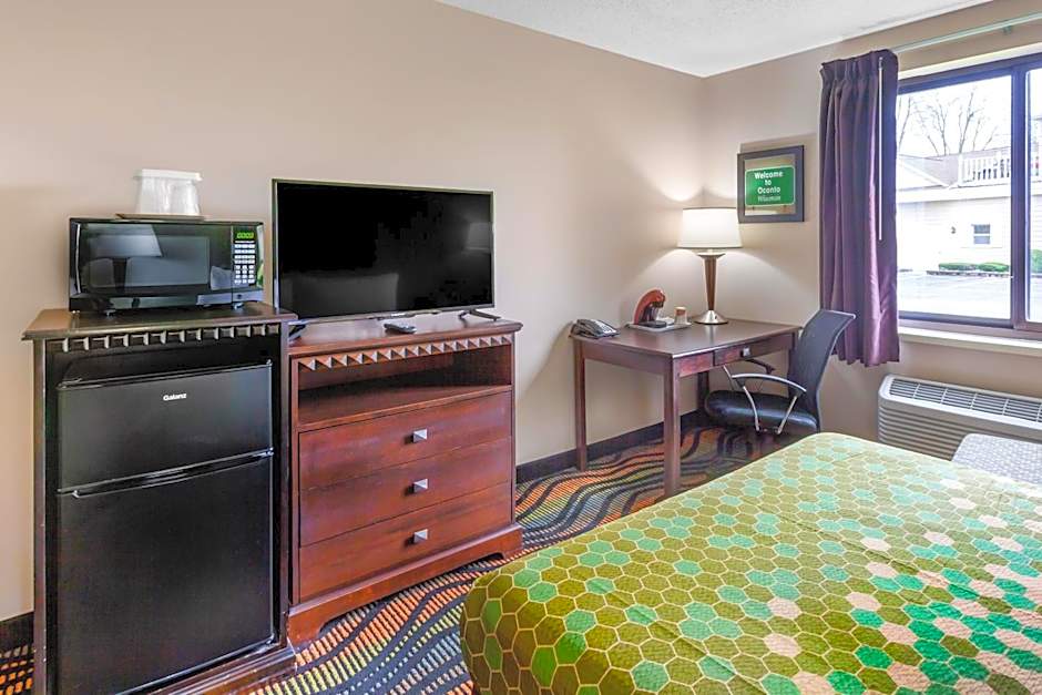 Econo Lodge Inn & Suites
