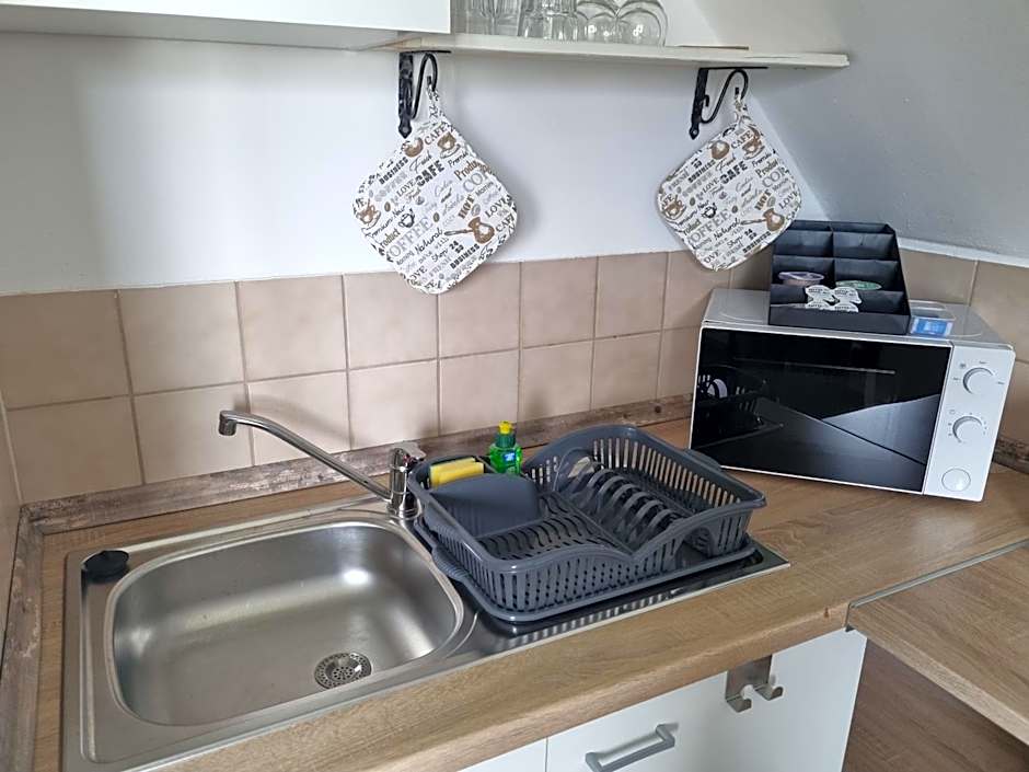 CJS Apartments - Chill or Drive am Nürburgring, Free Parking, WLan, Spacious Rooms, Quiet Location