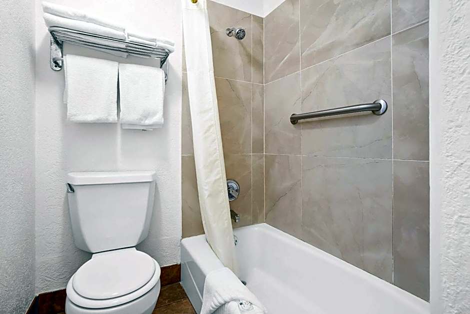 Quality Inn Port Angeles - near Olympic National Park
