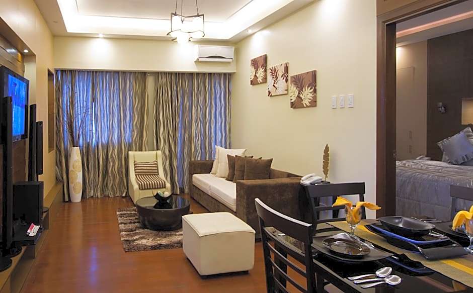The Pinnacle Hotel and Suites