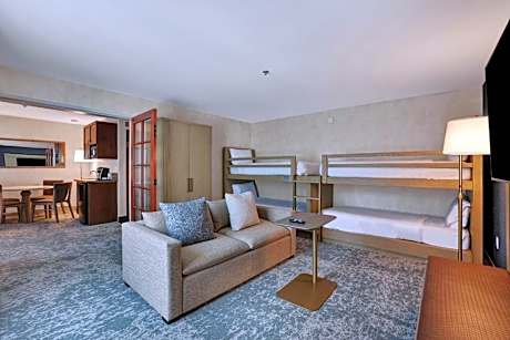 One-Bedroom Suite with Bunk Beds