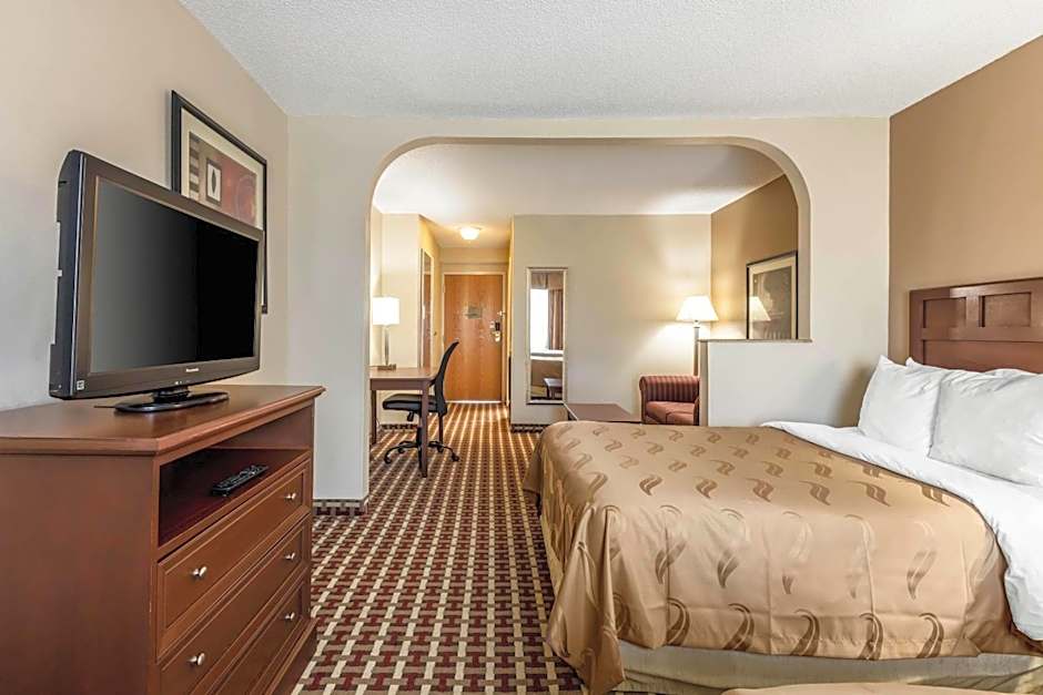 Quality Suites Paducah I-24