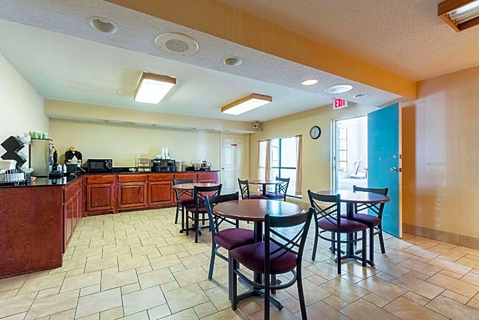 Econo Lodge Inn & Suites Bentonville - Rodgers