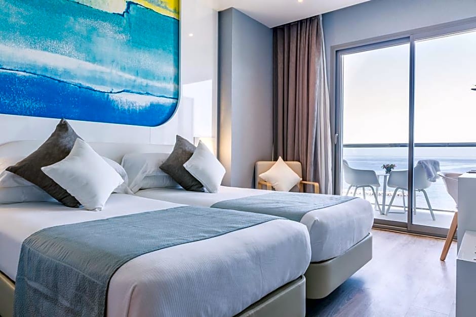 AZ HOTEL VAGUE D OR