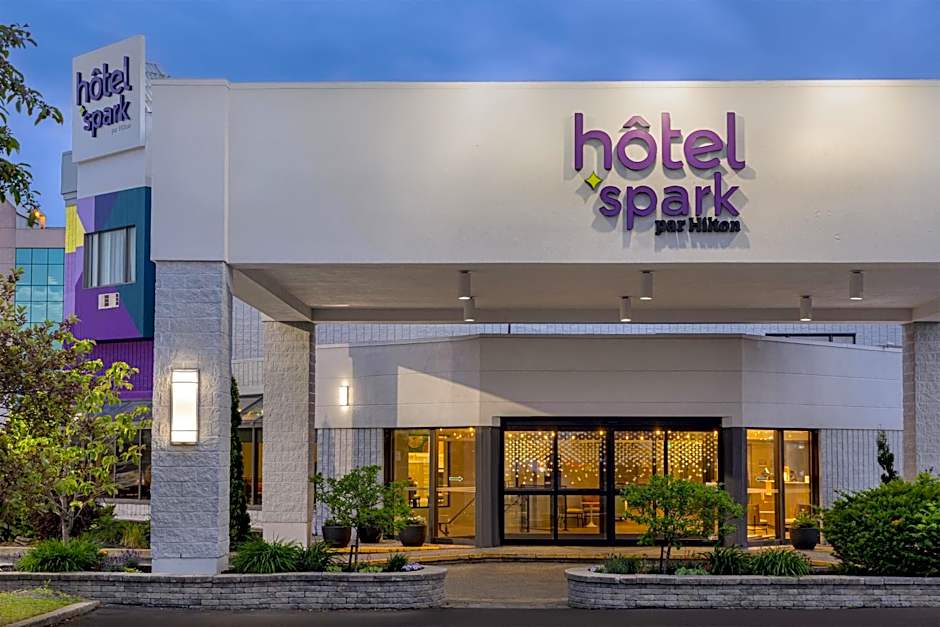 Spark by Hilton Montreal Brossard