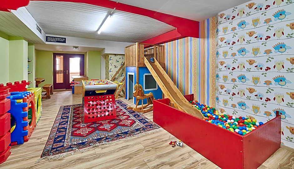 Aktivhotel & Gasthof Schmelz Ihr familienfreundliches Urlaubs Hotel mit Wellness, Almsauna, Chiemgau Karte