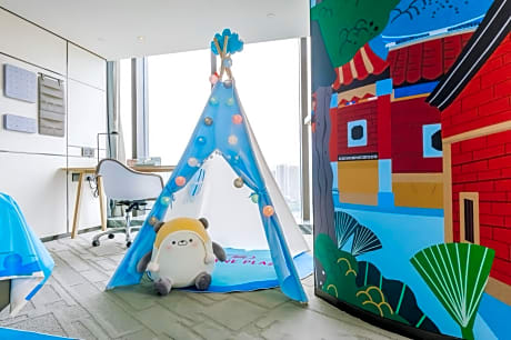 Junior Suite with One King Bed and One Bunk Bed - Kids Theme
