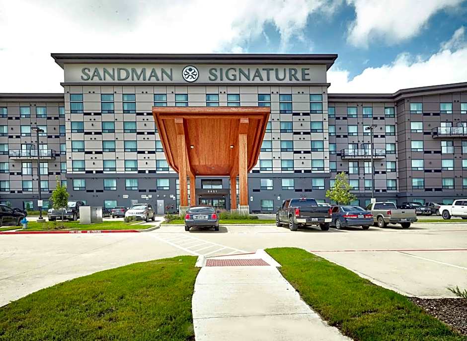 Sandman Signature Plano-Frisco Hotel