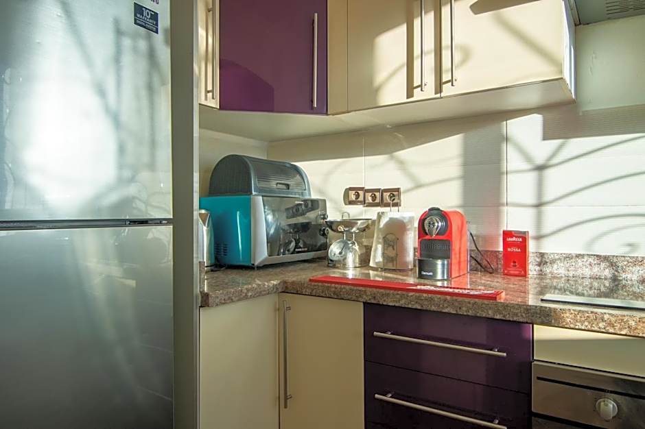 2BR Sunset Pool Beach 6 min Parking & WiFi